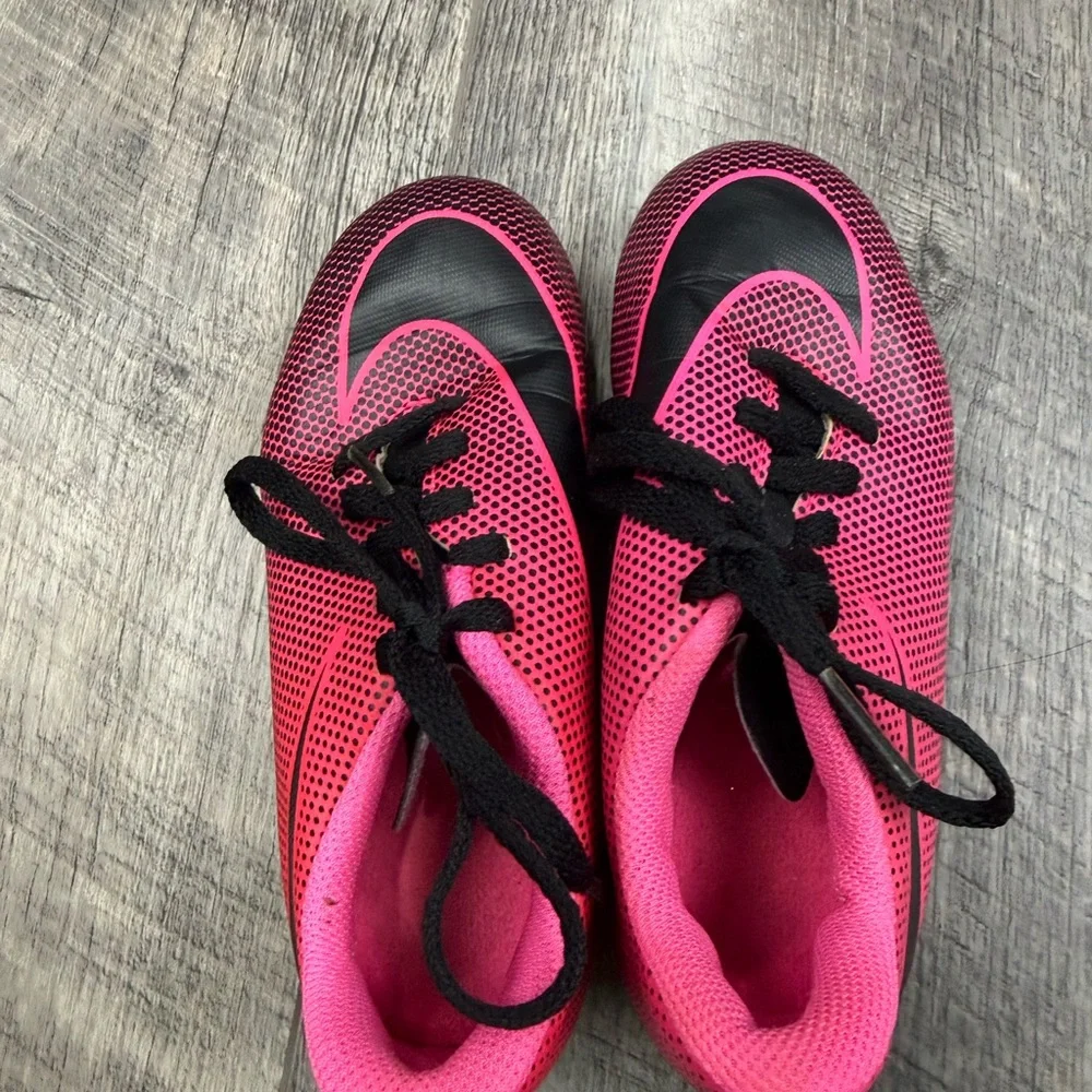 Nike Kids‎ Pink Soccer Cleats